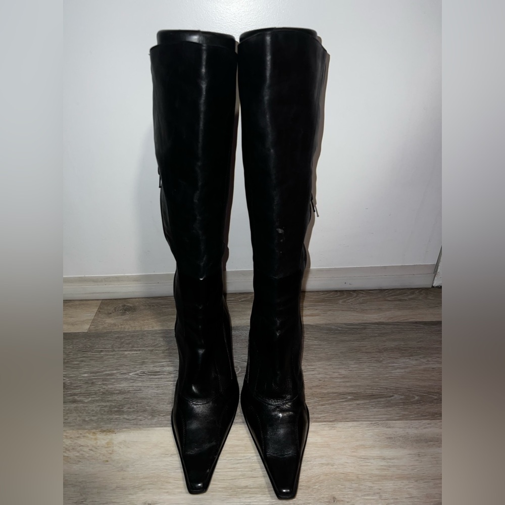 Black heeled boots